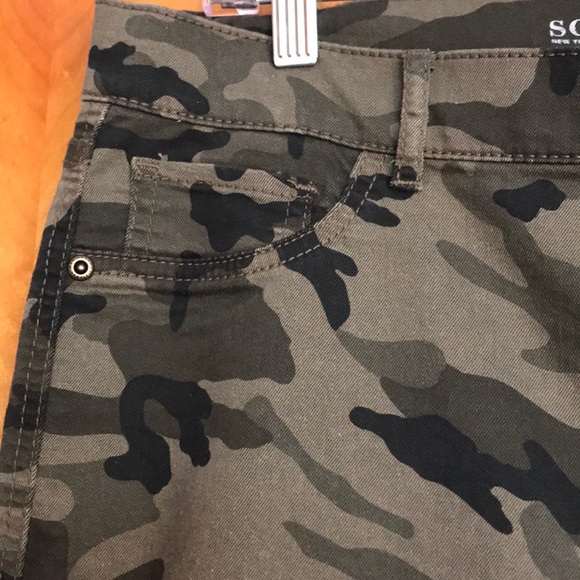 Camoouflage Pants - Picture 2 of 4